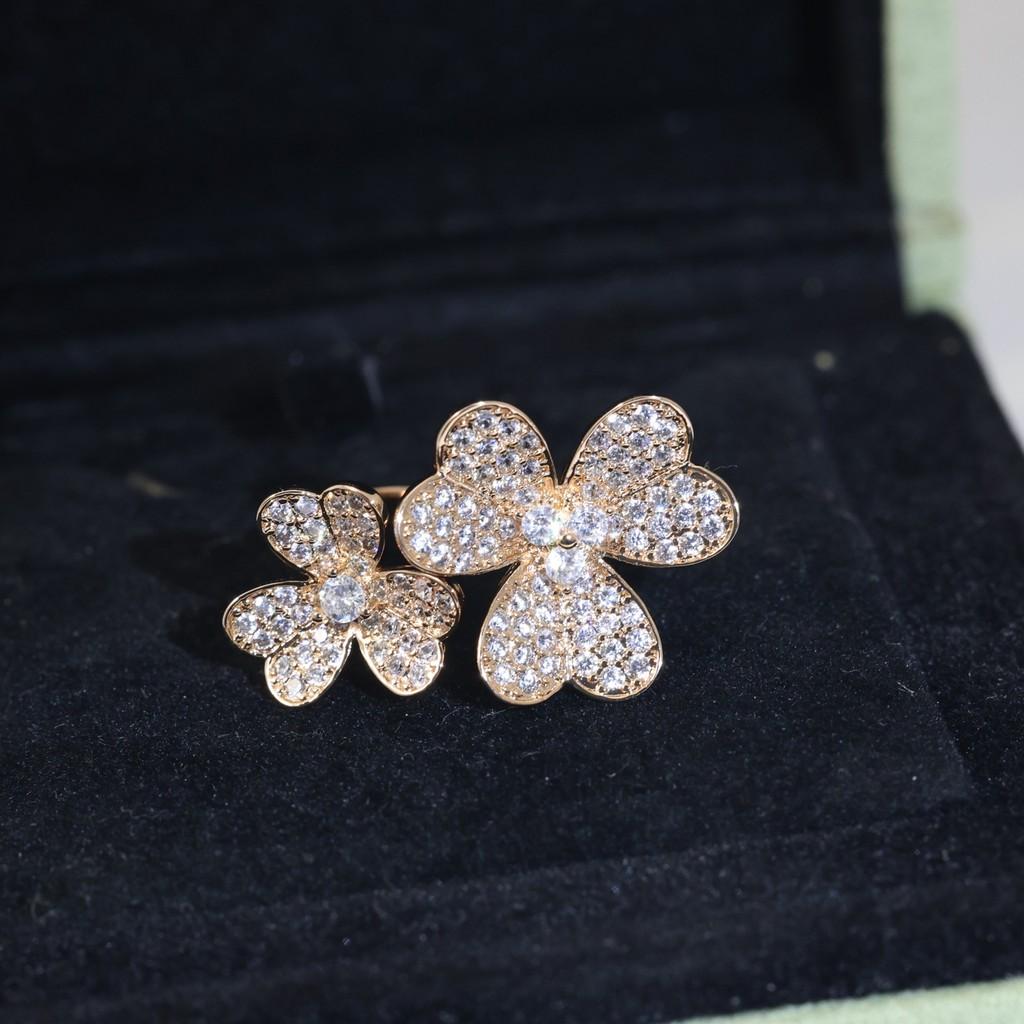 Full Diamond Three Flower Series Ring Shipped To Germany Imported Asian Gold Electroplated Au 750 18K Craft This Classic Gift