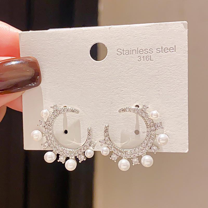 Elegant Gold-Plated Geometric Pearl Stud Earrings - Zircon Silver, Luxurious & Versatile Ear Jewelry for Women