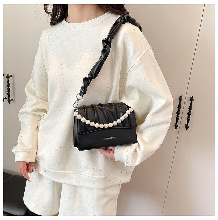 Niche bag women's spring new shoulder armpit bag high-end versatile girl pleated cloud bag