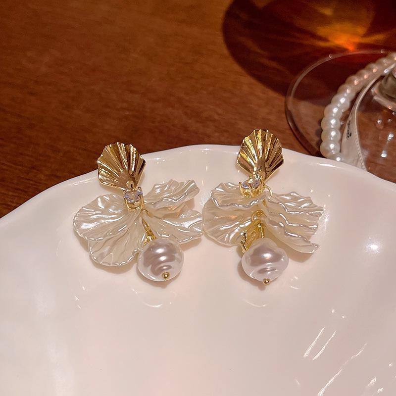 

Элегантные французские ретро-серьги с цветком из жемчуга для женщин - стиль знаменитостей из Интернета золотой