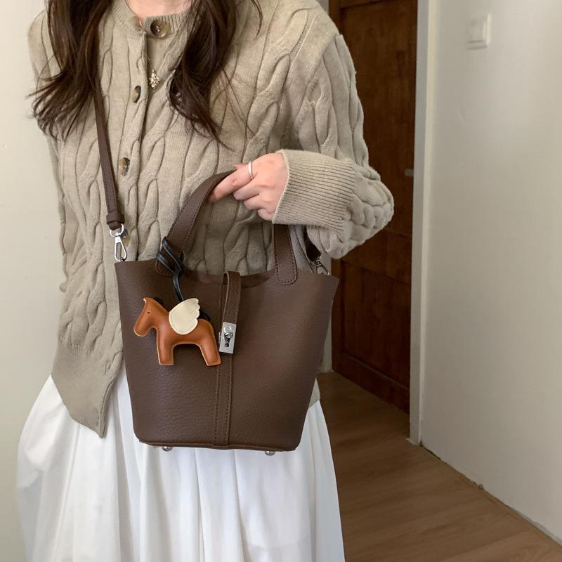 This Year's Popular Small Bags for Women's Autumn and Winter 2025 New Children and Mothers Shoulder Messenger Bags Retro Portable Bucket Bags