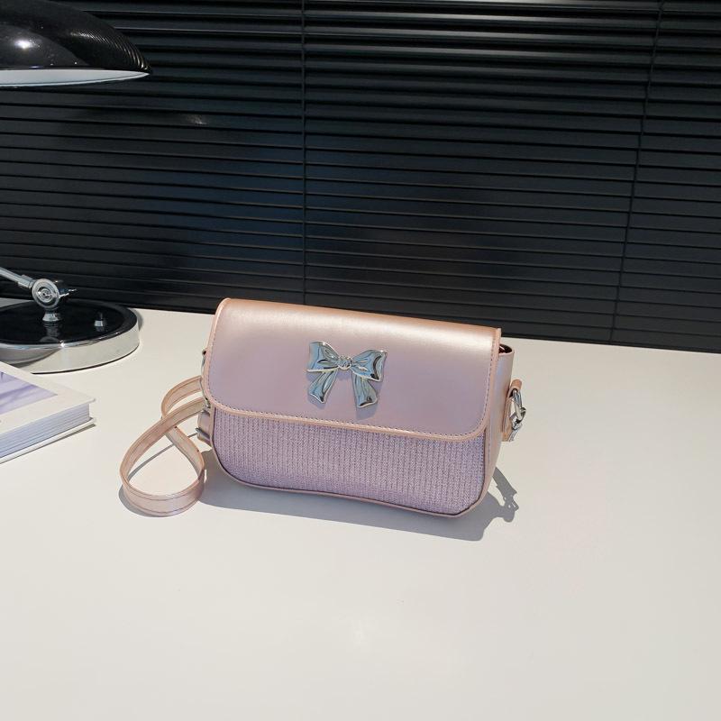 

Модная сумка женская 2025 лето новая текстура зарубежный стиль бант маленькая квадратная сумка повседневная личность плечевая сумка-мессенджер розовый