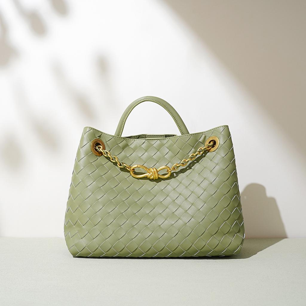 The Woven Leather Metal Rope Buckle Single-shoulder Bag Is Fashionable, Trendy and Niche, Suitable for Street Commuting
