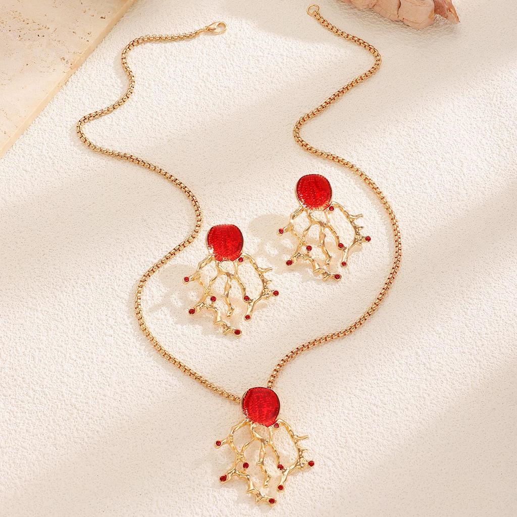 High-End Ocean-Inspired Coral Necklace for Girls - Versatile, Fashionable Red Accessory