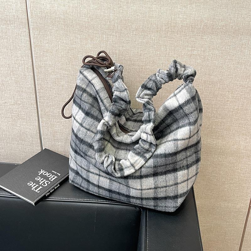 Woolen bag women's large-capacity new autumn and winter leopard print shoulder messenger bag casual commuter tote bag