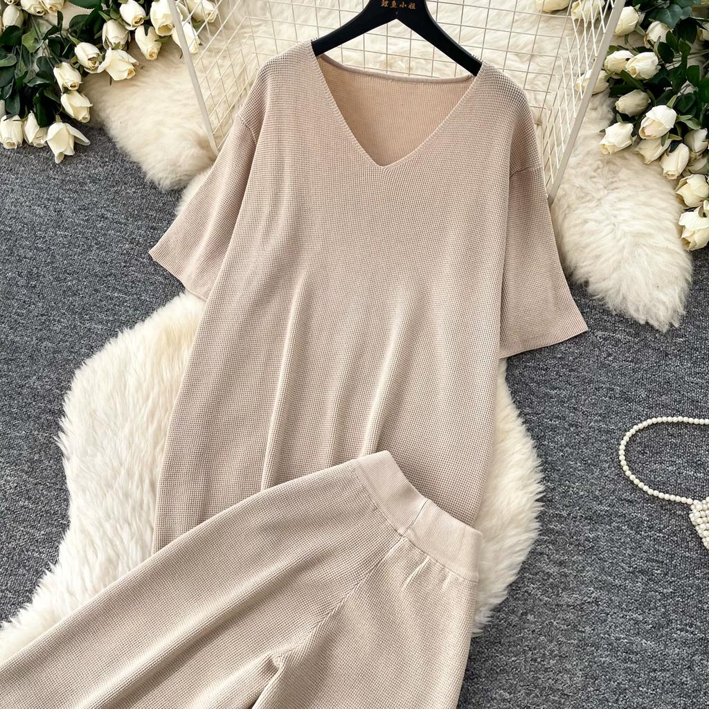 Casual and Fashionable Knit Set for Women New Summer V-Neck Short-Sleeve Sweater Tops and Wide-Leg Pants Two-Piece Sets