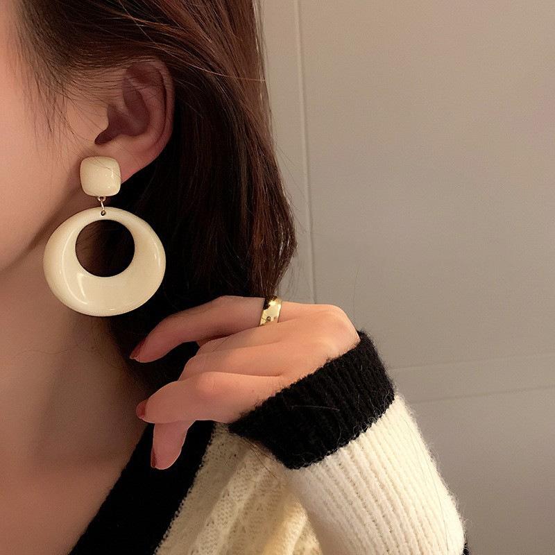 111 silver needle French retro milk tea color acrylic earrings, exaggerated personality, elegant temperament geometric earrings 925 silver needle