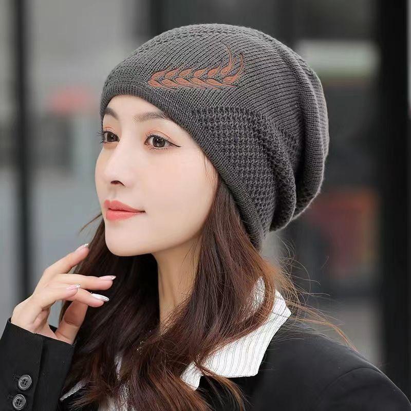 

Стильная женская шапка с напуском, утеплителем для ушей и шнурком — идеально подходит для осени и зимы 55-59CM серый