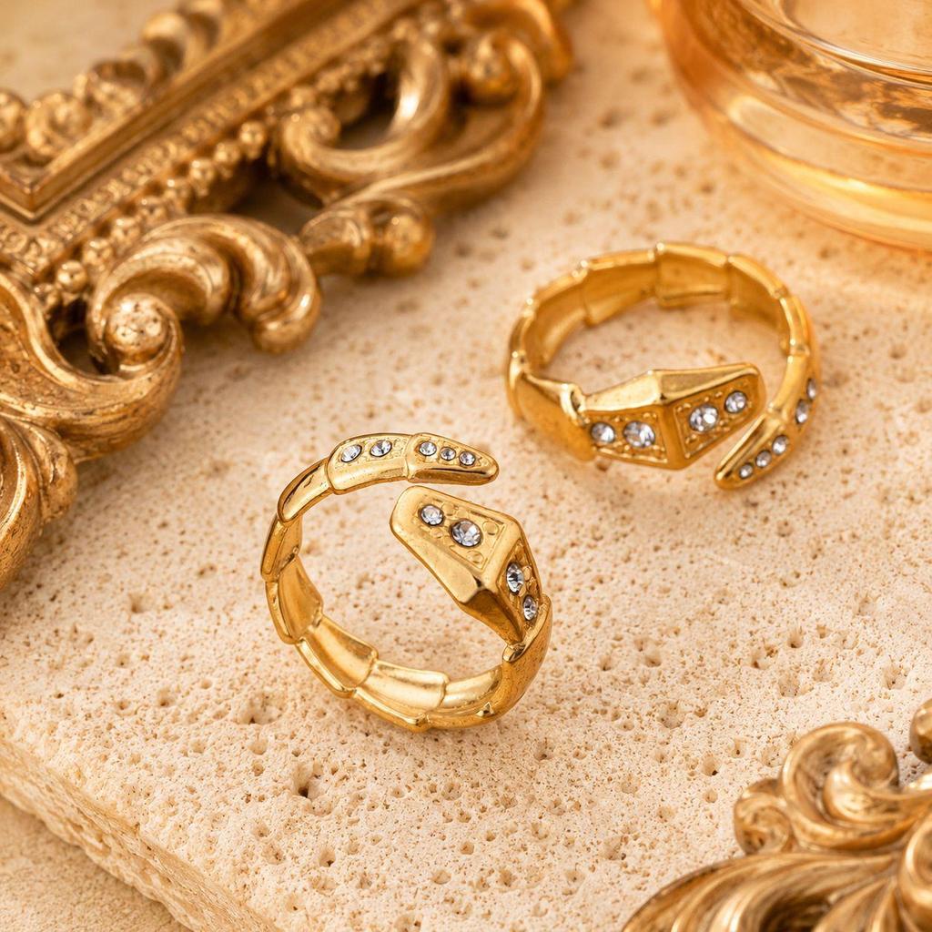 French Stainless Steel 18K Gold-Plated Ring with Inlaid Diamond and Luxurious Design