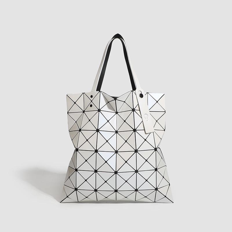 

Spring/Summer 2025 Geometric Folded Six-Compartment Quilted Shoulder Tote
