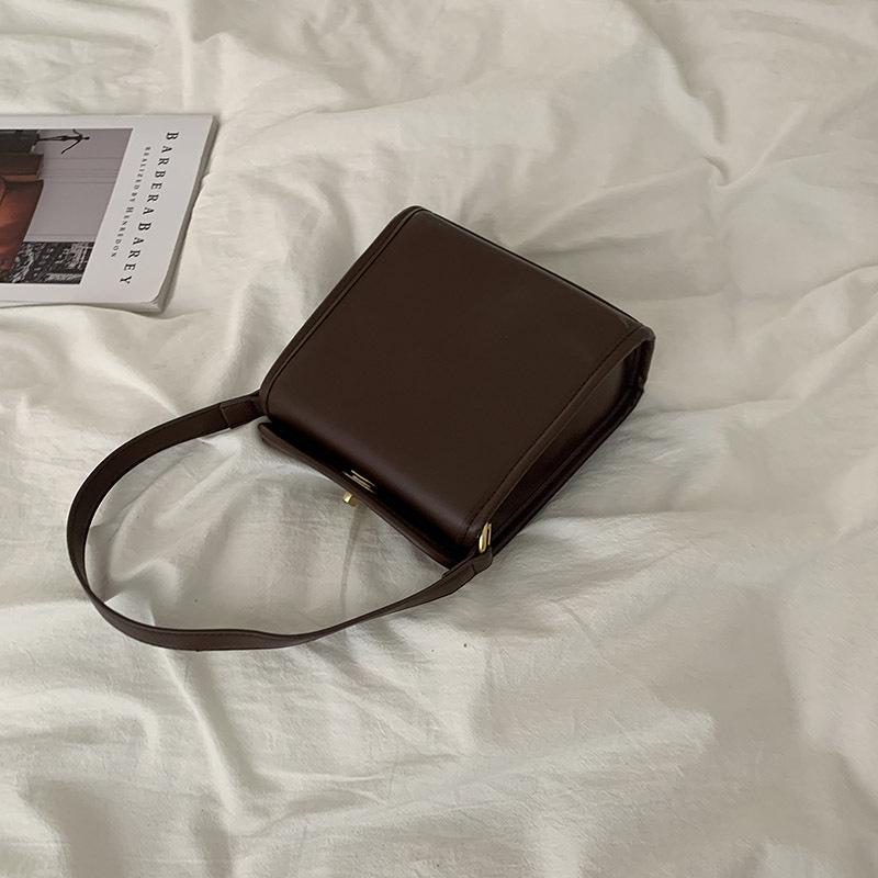 

Versatile ins messenger bag women s 2025 new trendy fashion retro portable small square bag French niche shoulder bag