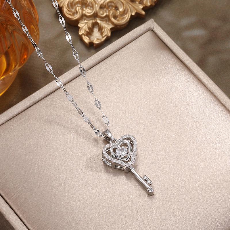 Elegant Zirconia Beating Heart Titanium Necklace for Women - Light Luxury Clavicle Chain Jewelry