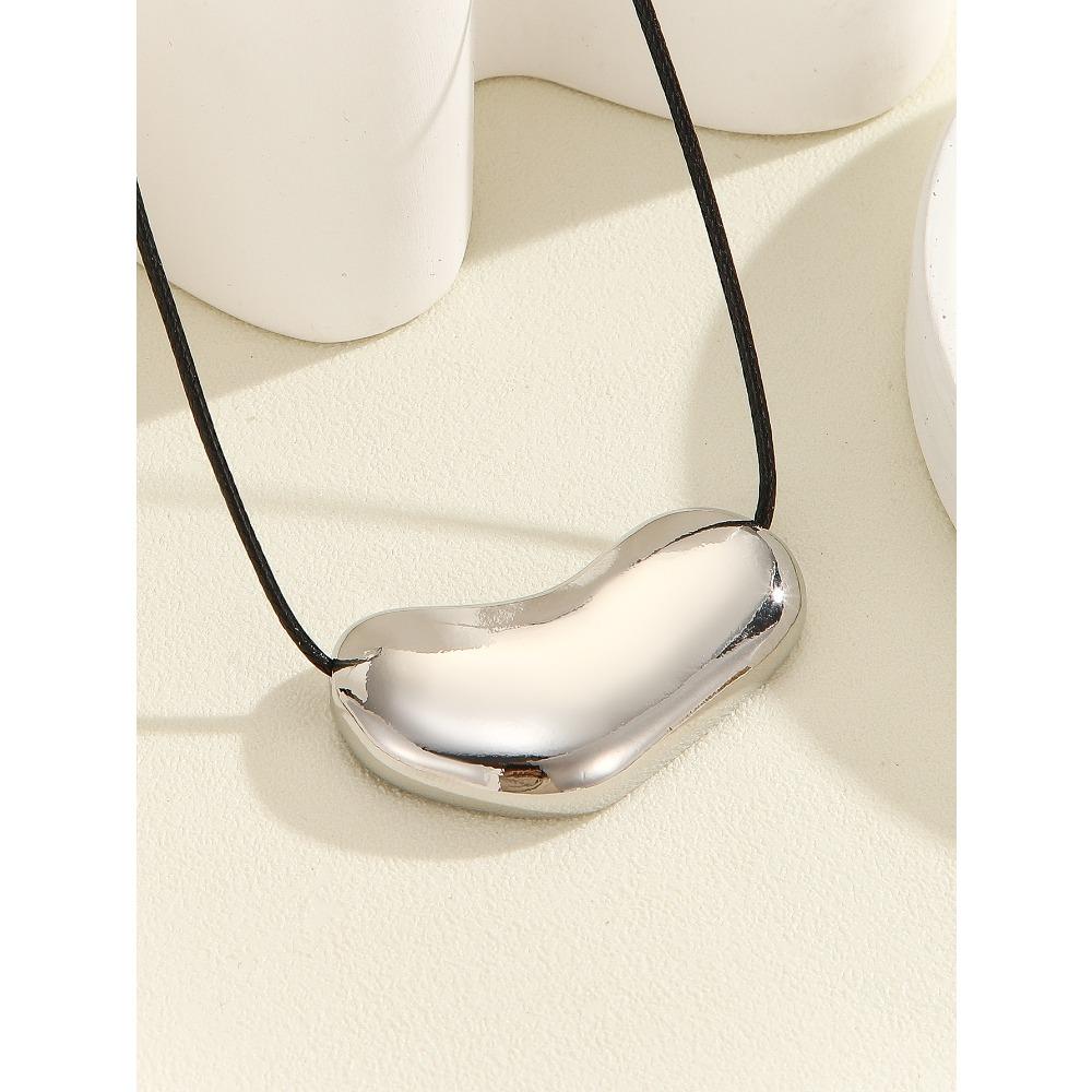 European and American Popular Style Korean Velvet Metal Peach Heart Necklace High-end Light Luxury Sweater Chain