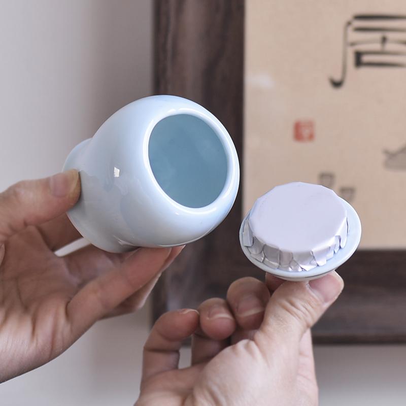 Nordic Mini Ceramic Tea Leaf Jar Fragrant Powder Sealing Portable Travel Small Tea Jar Gilded Porcelain Storage Bottle Container