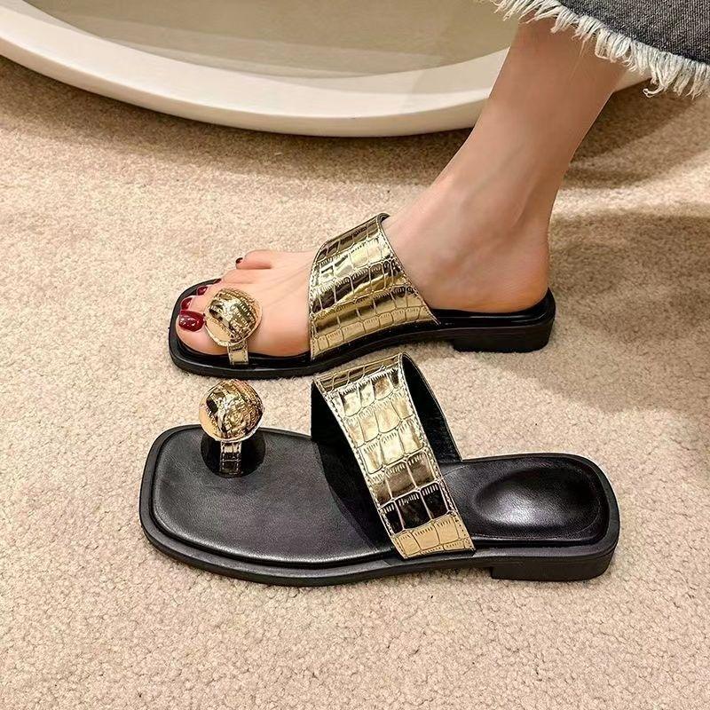 Korean Version of Low-heeled Toe Pinch Flip-flops Shoes Women's 2025 Summer New Simple and Lightweight Casual Square Head Cool Slippers