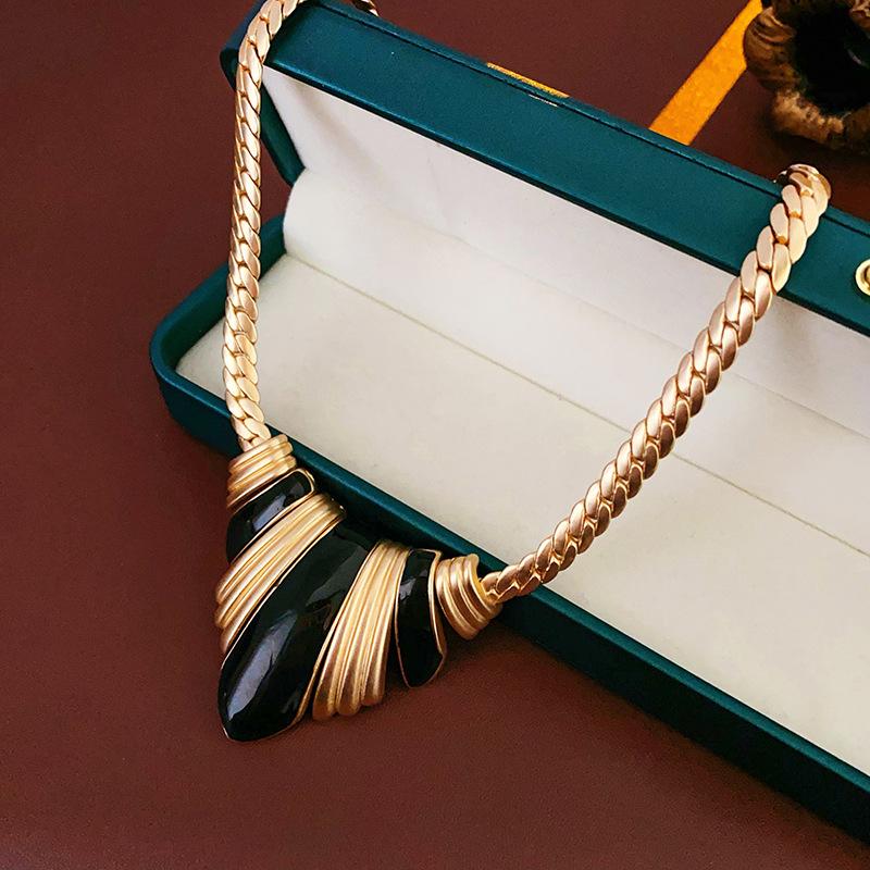 Women French Vintage Drop Oil Geometric Necklace Irregular Earring Jewelry Accessories