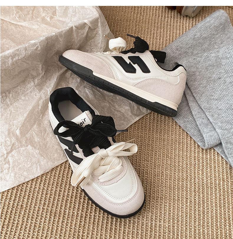 Fashion trend increases versatile thick baseplate shoes women's 2025 new spring and autumn lightweight low-top round head sports board shoes