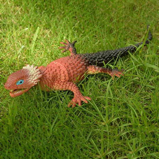 Lizard Model Toy Built-in Whistle Simulated Animal Tricky Vent Toy Solid Model Ornament PVC Reptile Figurine Lizard Squeeze Toy Party Favors