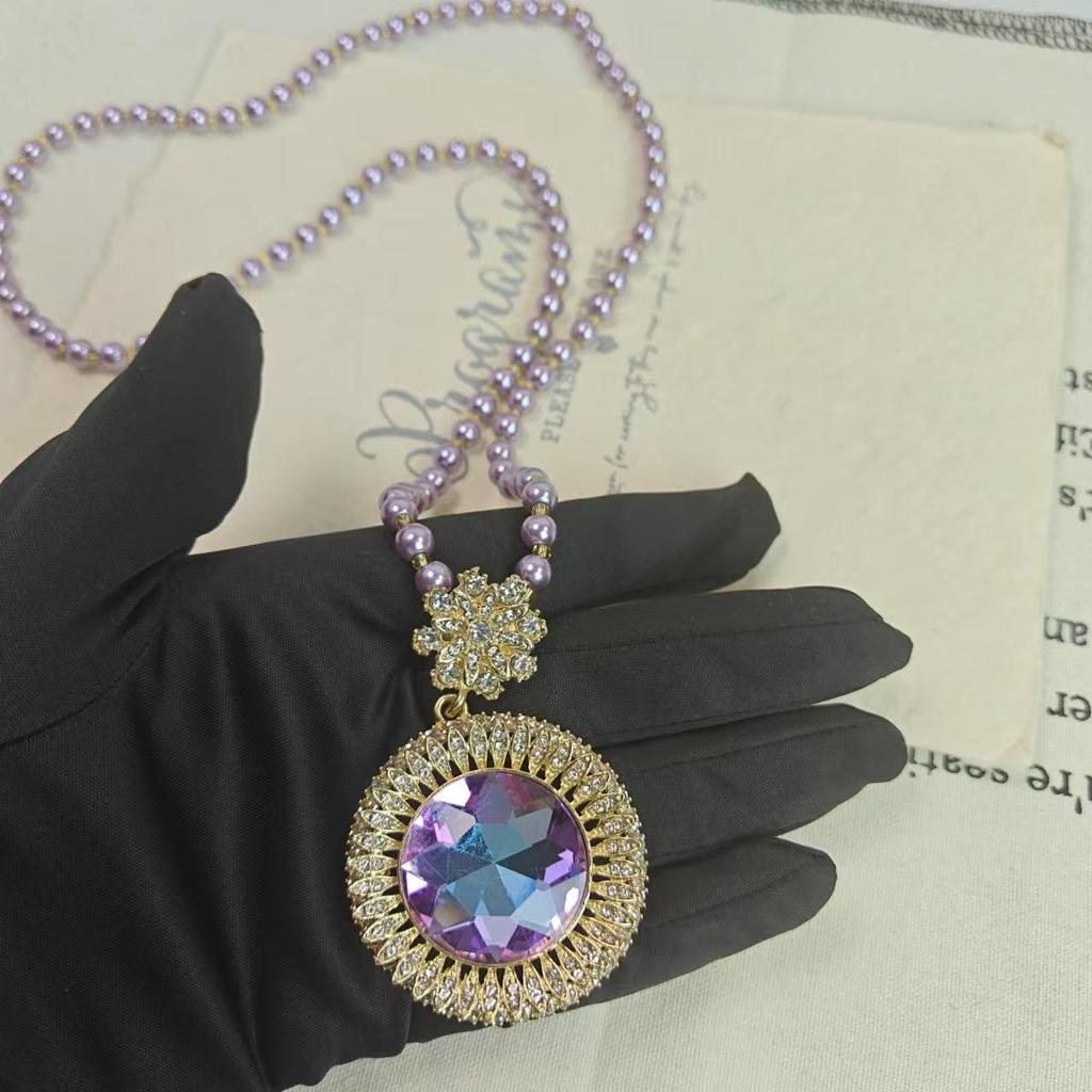 Purple Pearl Long Necklace for Women: Luxurious Fall/Winter Accessory for Sweaters, Cheongsams, and More.