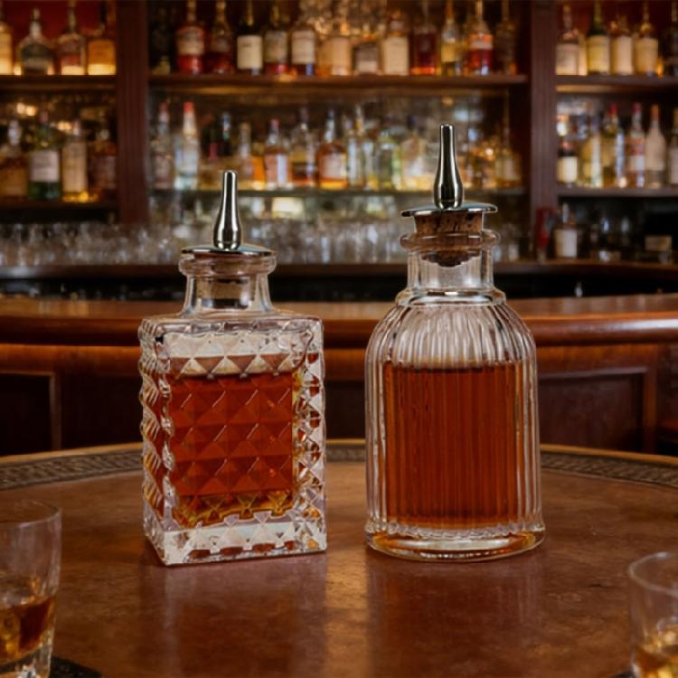 Classical Engraved Glass Barwares Bottle Including Airtight Plugs Drink Serving Pourer For Freshness And Style
