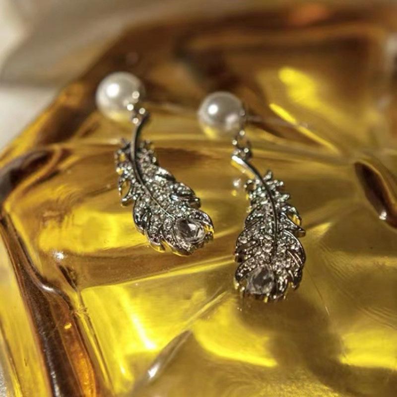 Elegant French Pearl Feather Stud Earrings: Trendy, High-End Winged Design with Super Fairy Appeal for Women