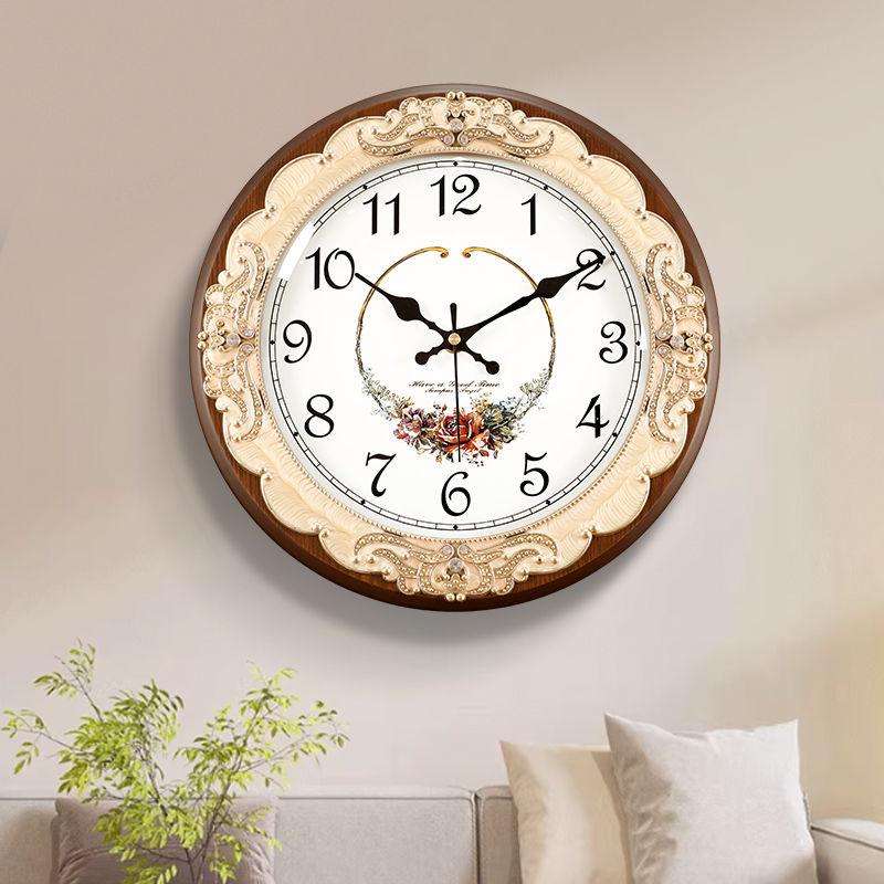 Solid Wood Light Luxury Retro Wall Clock, Living Room, Home, Fashionable Wall-mounted Decoration, Silent Clock, Diameter 32