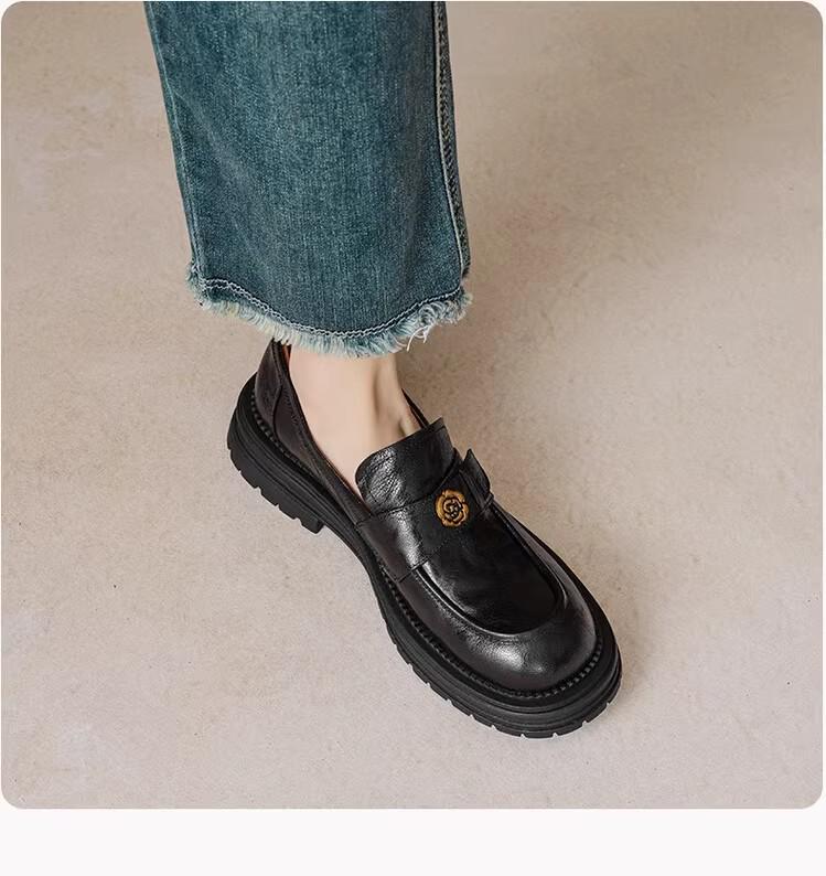 Retro Black Camellia Loafers: Pleated Leather, Thick Sole, Slip-on British Style