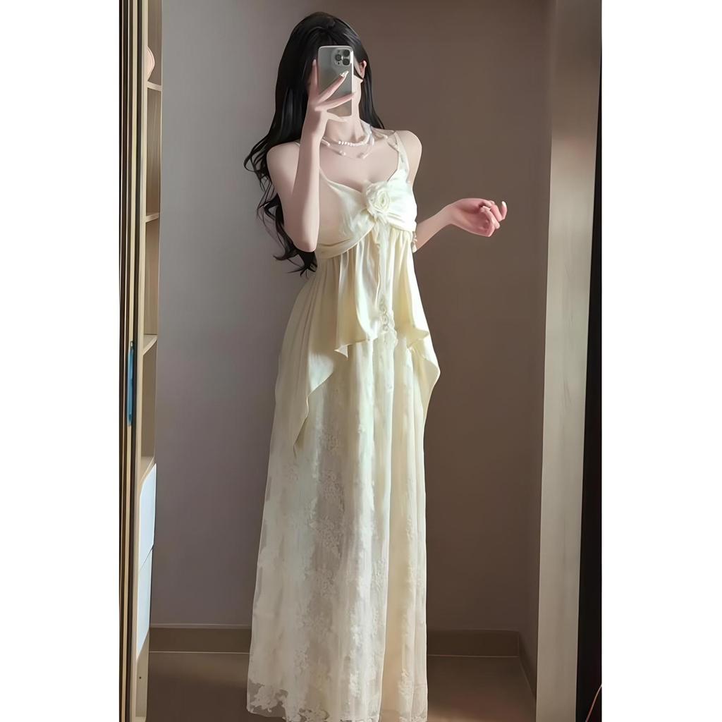 Seaside holiday style wear suit, unique and beautiful lace splicing suspender top, a-word skirt, two-piece summer