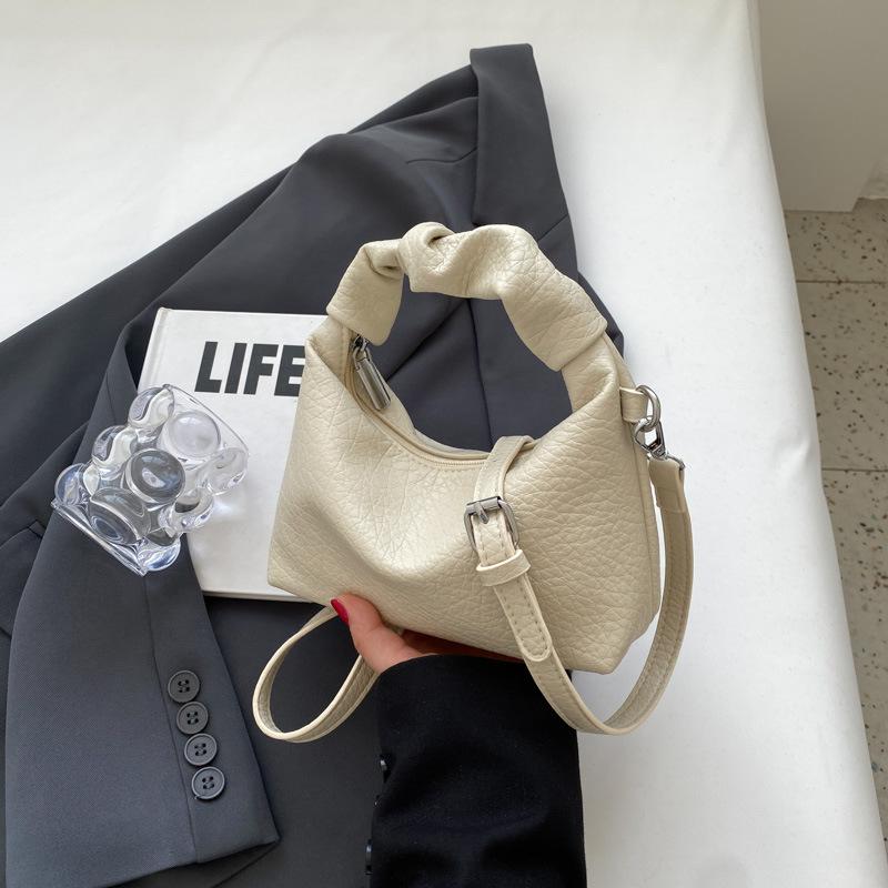 

Популярная в этом году женская сумка под мышкой 2025 новая модная сумочка универсальная на плечо сумка-пельмень сумка-мессенджер 21*7*12