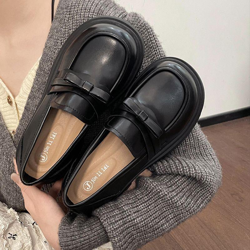 

Нишевый дизайнерский смысл, толстоподошвенные маленькие кожаные туфли для женской весны и осени, новые, на толстом каблуке, один педаль 40 матовый черный