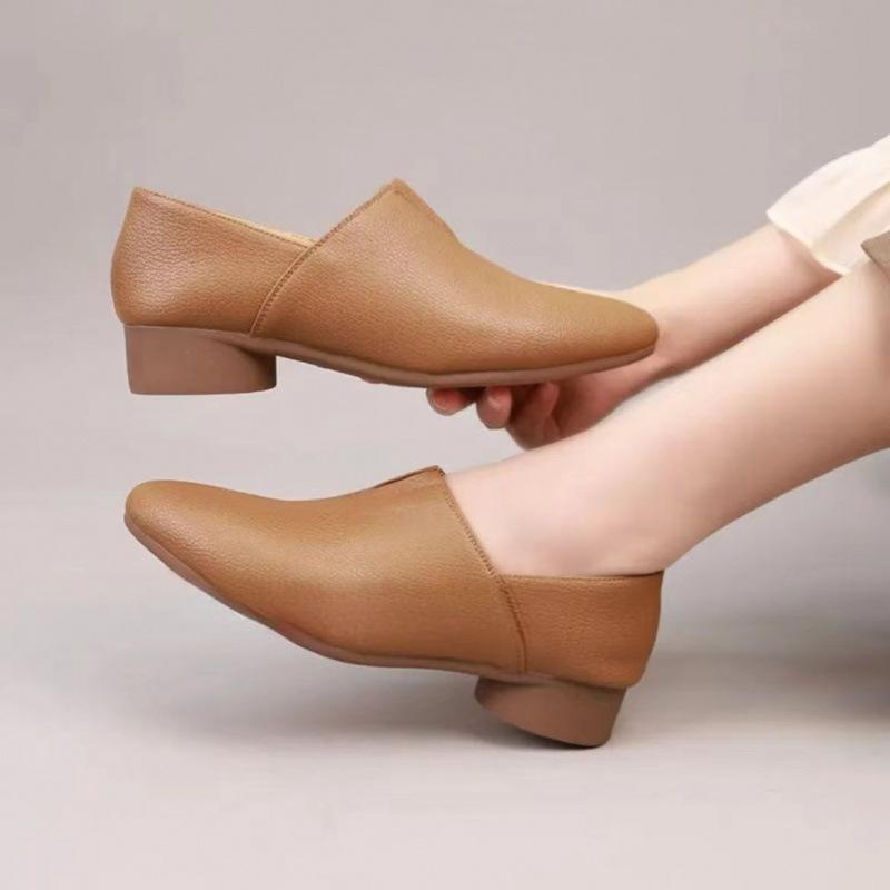 Foreign trade pointed simple classic women's shoes soft sole British style fashion casual Doudou mother two wear single sandals