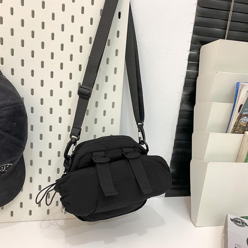 

This Stylish Water Bottle Bag Is A Trendy and Casual Outdoor Single-shoulder Crossbody Bag for Women чорний