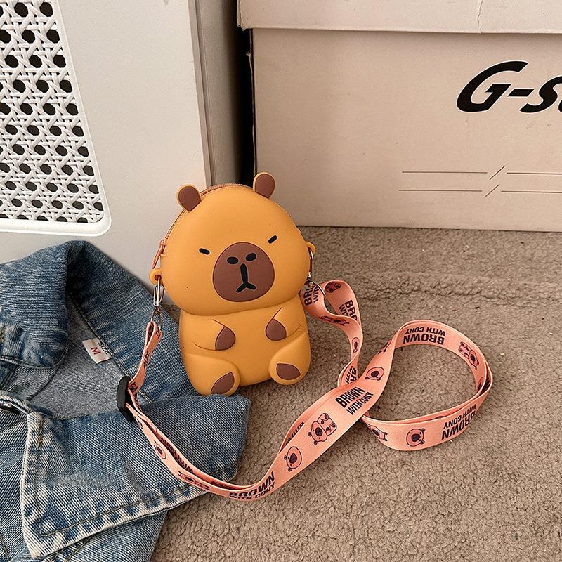 Cute Kapibara silicone change bag, girl messenger storage bag, cute capybara cartoon mobile phone bag.