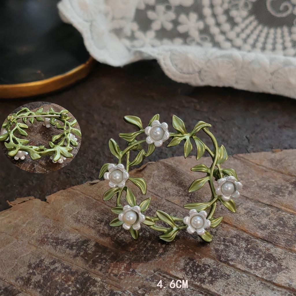 Classic Women Pearl Leaves Sunflower Enamel Pins Badges Elegant Lady Exqusite Clothing Suit Plant Brooch Corsage Jewelry