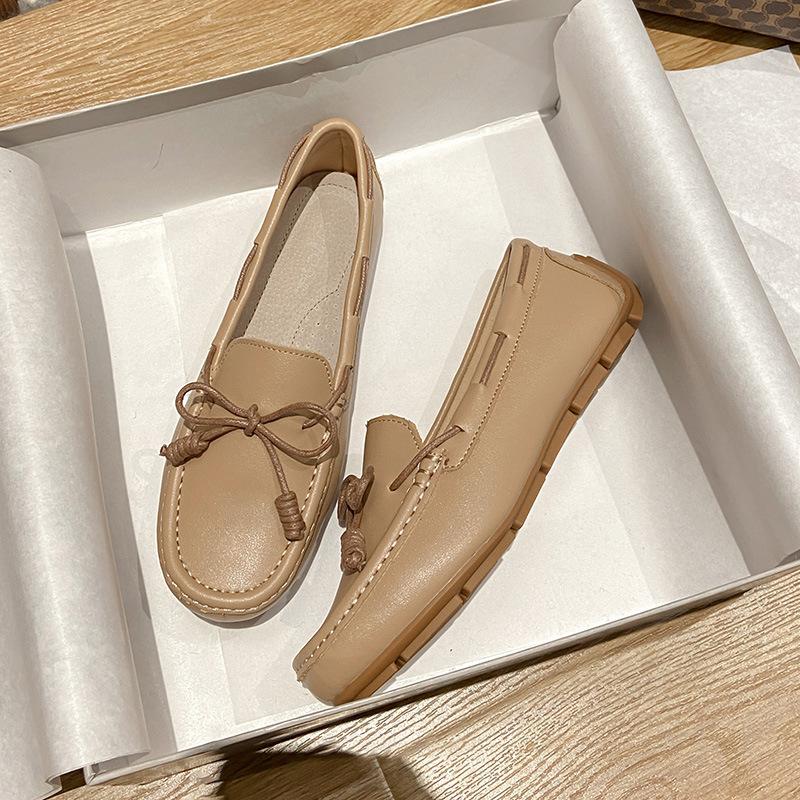 Hong Kong leather flat loafers British style small leather shoes women's 2025 spring new lazy metal buckle Doudou single shoes