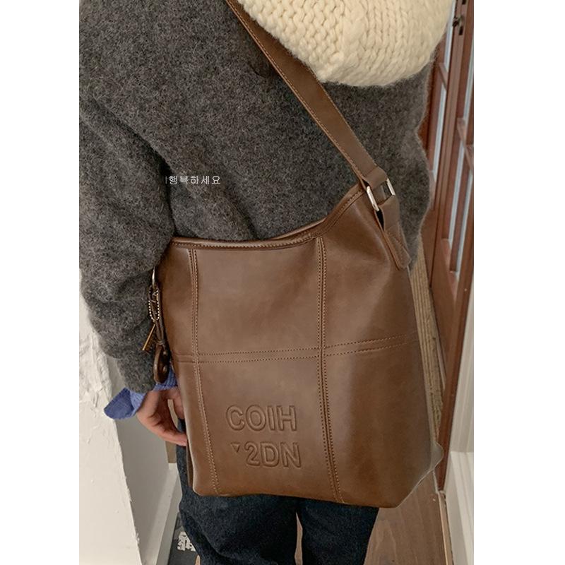 Retro Large-capacity Underarm Bag Women's 2025 New Fashionable and Simple Bucket Bag Versatile Shoulder Commuter Messenger Bag