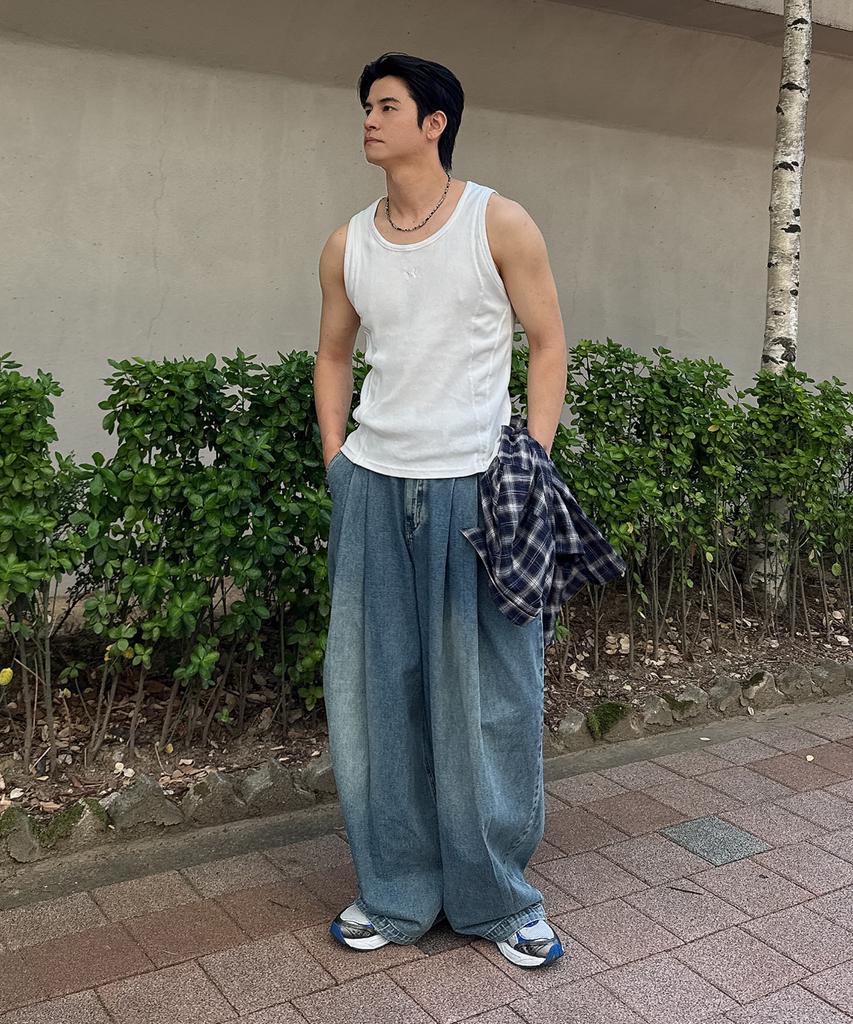 Mubeun [Summer Fabric] Deep Double-Pleat Wide Denim Pants Vintage Light Blue