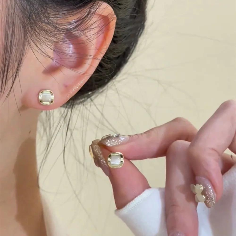 

Серьги-гвоздики с геометрическим узором и имитацией опала, квадратные, золотистого цвета, маленькие, ювелирные аксессуары