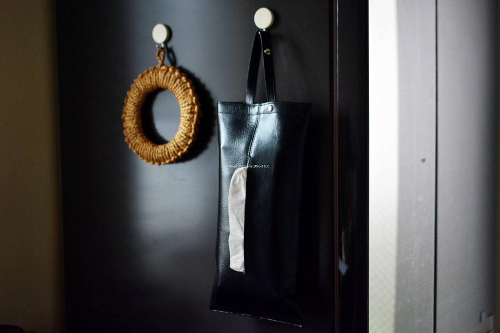Roost Outdoors [Made with Genuine Leather] Genuine Leather Soft Leather Tissue Case, Black, Hanging/Wall Mountable, Car Accessory, Tissue Case, Tissue