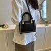 Casual women's portable solid color women's bag 2025 popular new trendy fashion shoulder bag crossbody small square bag