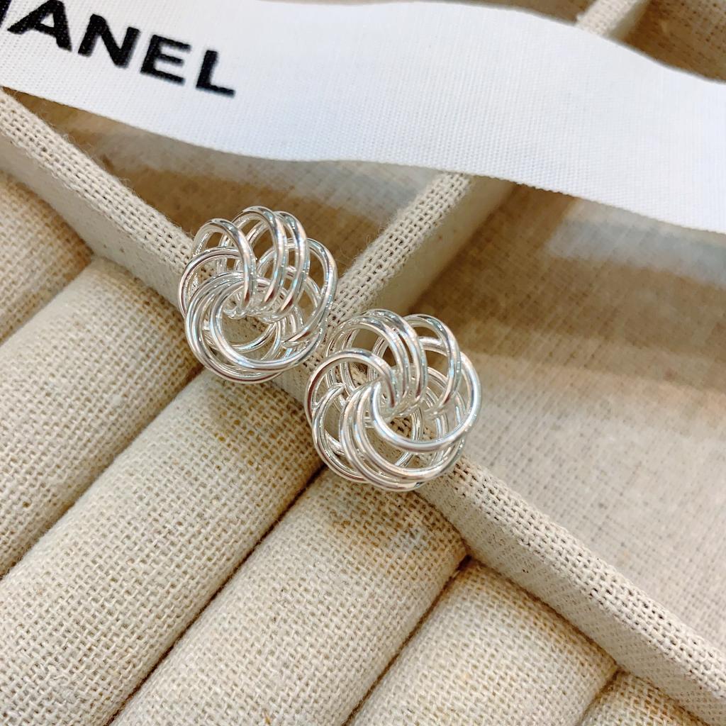 Salt Island Qionghua Serie Einzelblumen Ohrstecker Vielseitig Schlicht Temperament Leichter Luxus Vergoldete Ohrringe