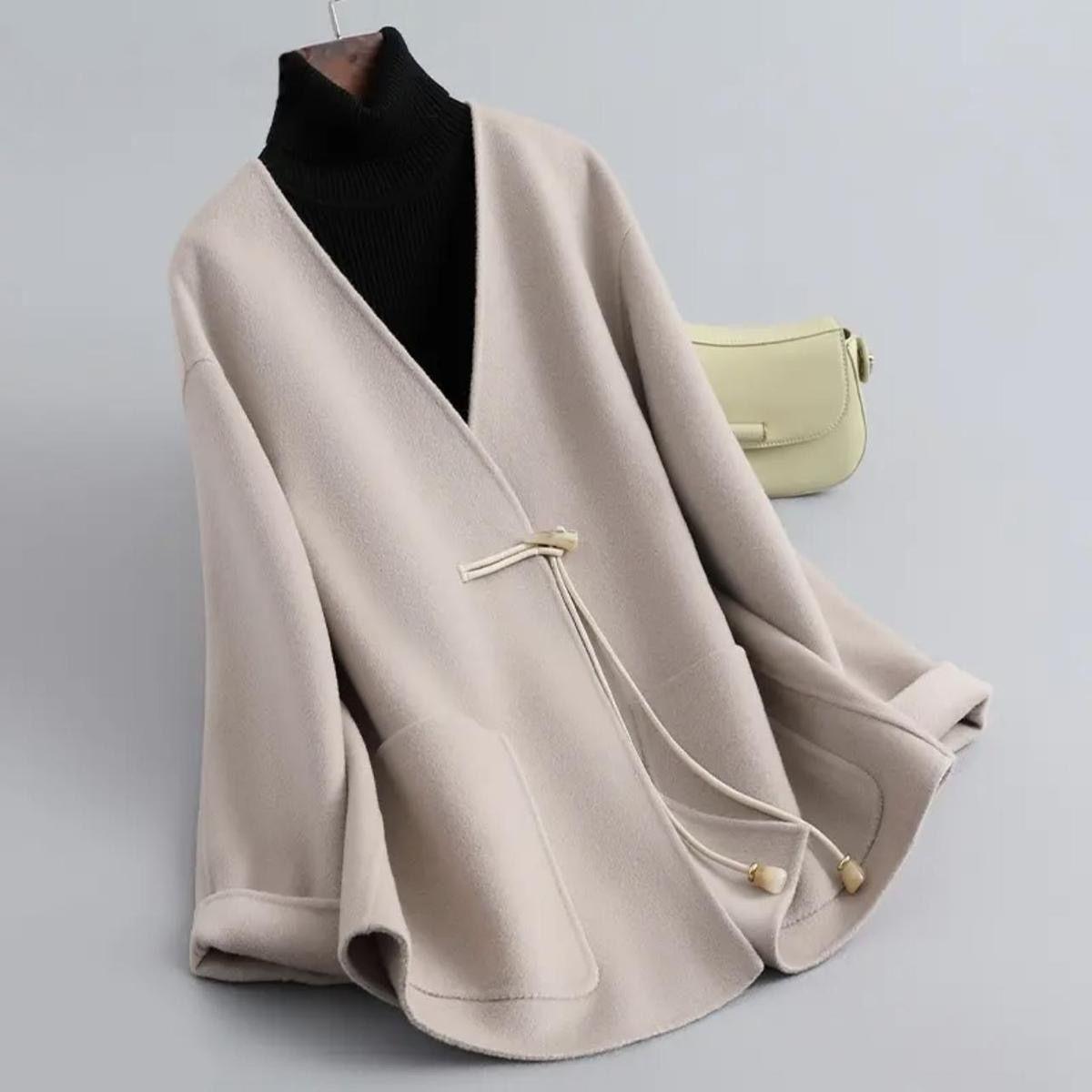 

2025 Spring Retro Horn-Button Wool Coat - Slim Fit, Short Length, Solid Color L (Weight: 140-160 jin)