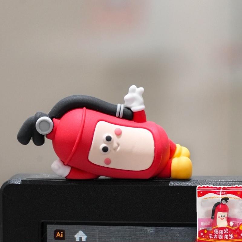 

Mr. Fire Extinguisher Mini Party Decoration Creative Central Control Screen Doll Ornaments Funny Resin Office Decor Wholesales
