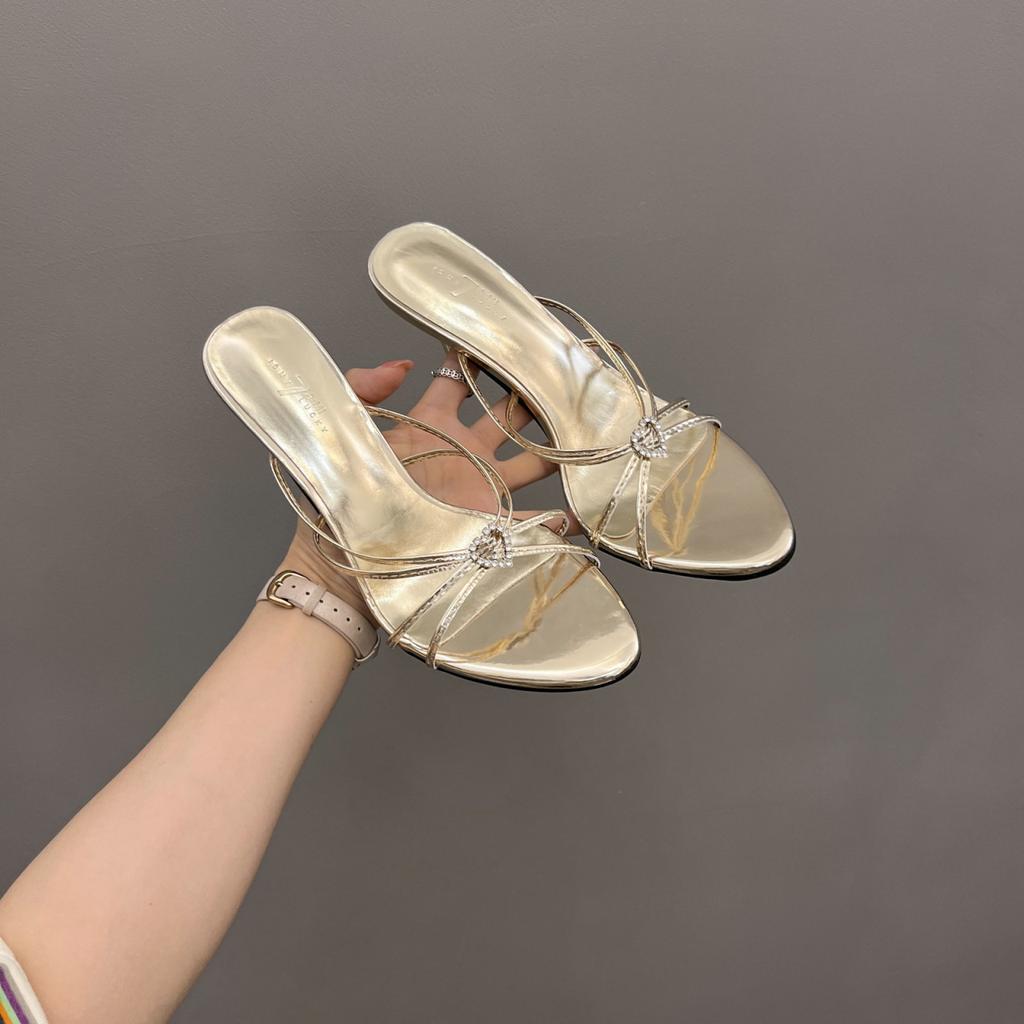 In the Summer of 2025, the New Stiletto High-heeled Sandals Are Worn with Pointed Open-toed French Fashion One-word Stiletto Slippers.