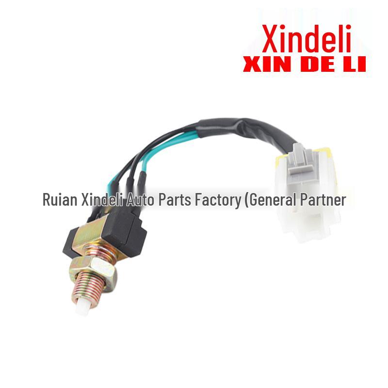 

Construction & Loading Vehicle Brake Light Switch, Normally Open 3150410-K11001