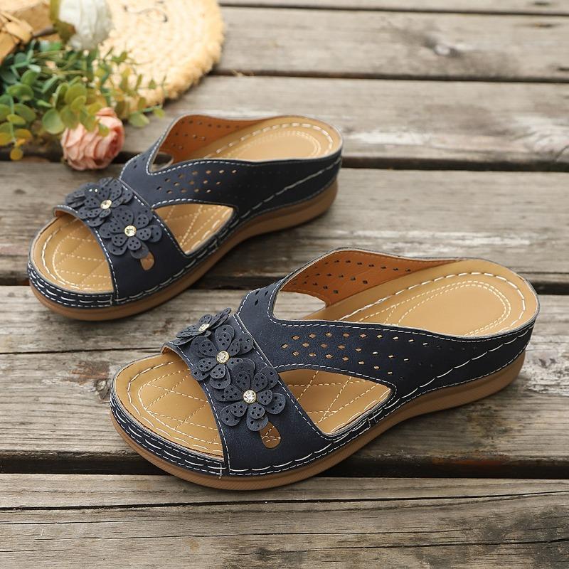 Women Slippers 2025New Casual Slippers Flower Hollow Out Slippers for Women Wedge Platform Slipper Non-slip Beach Slides