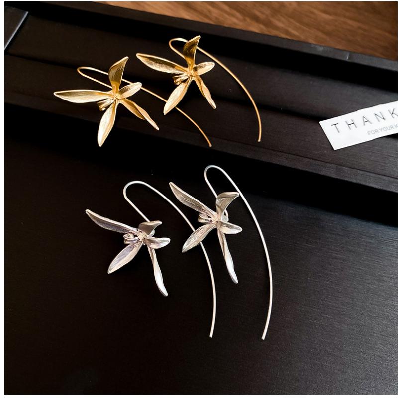 Exquisite Metal Petal Pendant Earrings for Women Chinese Style Blooming Flower Hook Earrings Temperament Girl Jewelry Gifts