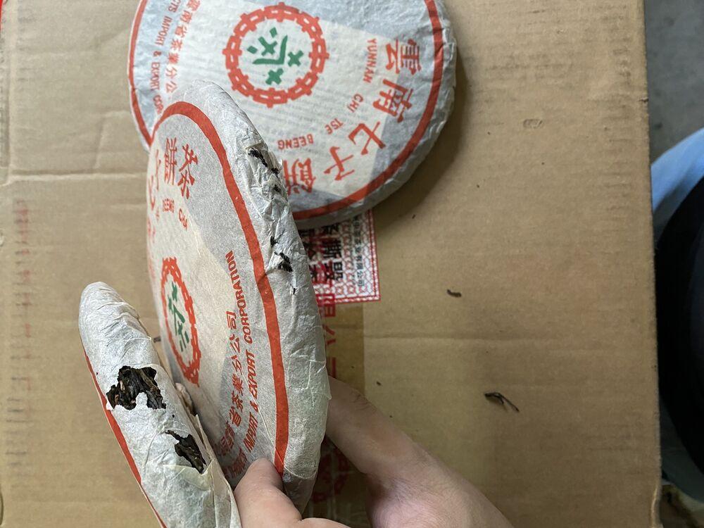 

[Поврежденная сломанная упаковка] Чай Чжун Ча Юньнань 2003 г. Пуэр Пуэр сырой, 357 г