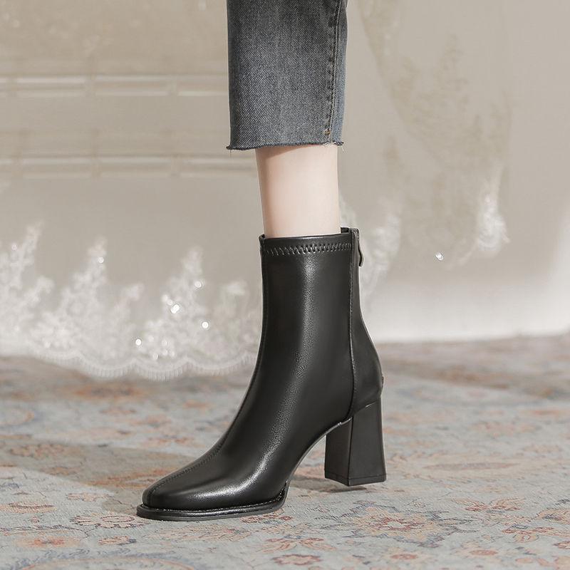 

Белые короткие ботинки на толстом каблуке для женщин 2025 новые осенне-зимние туфли на среднем каблуке с квадратным носком во французском стиле на высоком каблуке эластичные средней высоты с узким голенищем 42