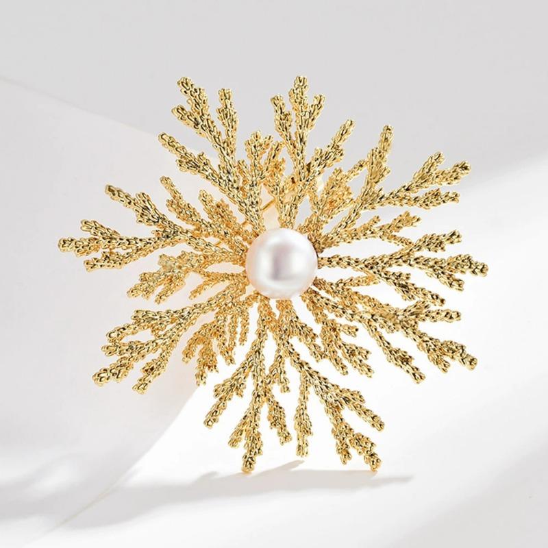 Light Luxury Retro Snowflake Brooch, High-end Feminine Elegance, Pearl Brooch, Niche Design Sense Brooch